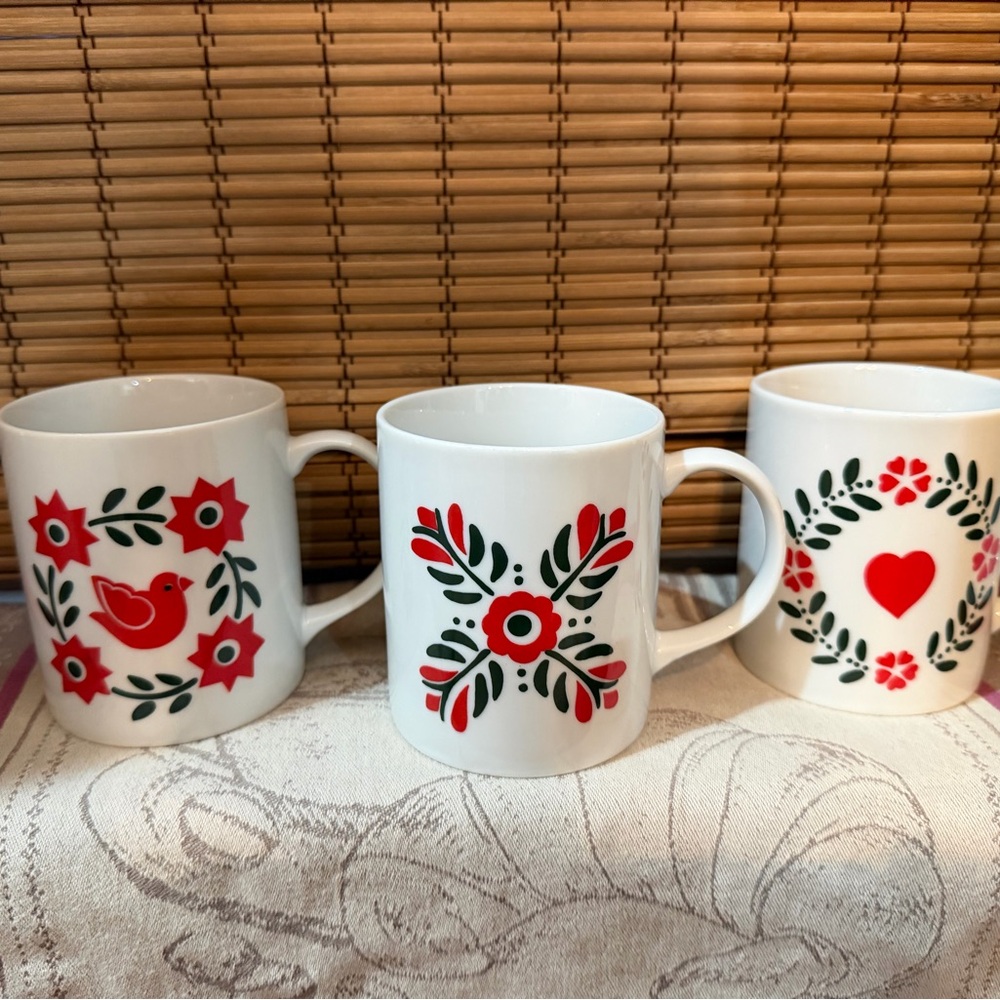 Vintage Lillian Vernon Mugs Set of 3 1984 Made in Japan Scandinavian Folk Art